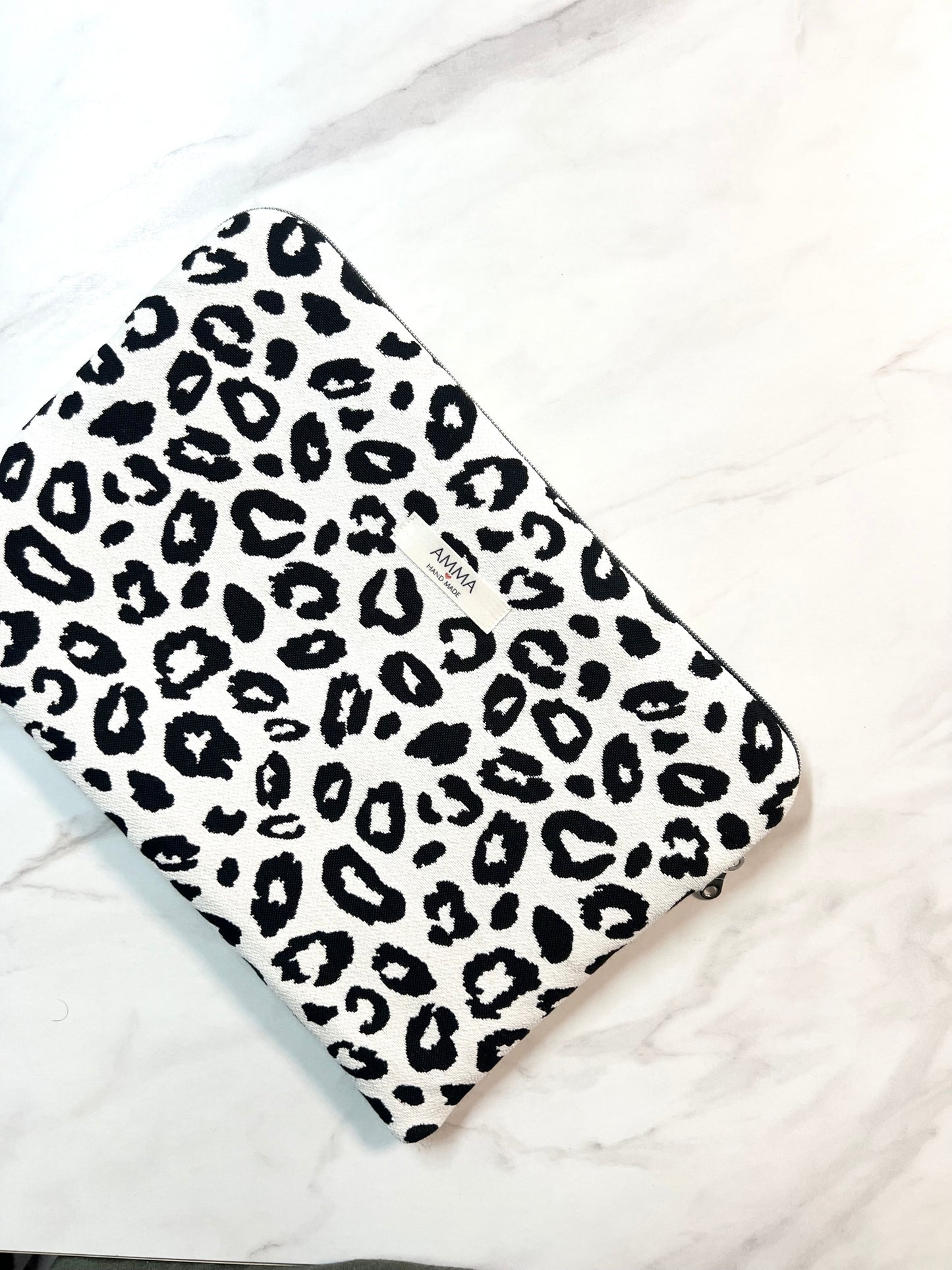 Computerhülle aus Jacquard-Stoff – Panthera