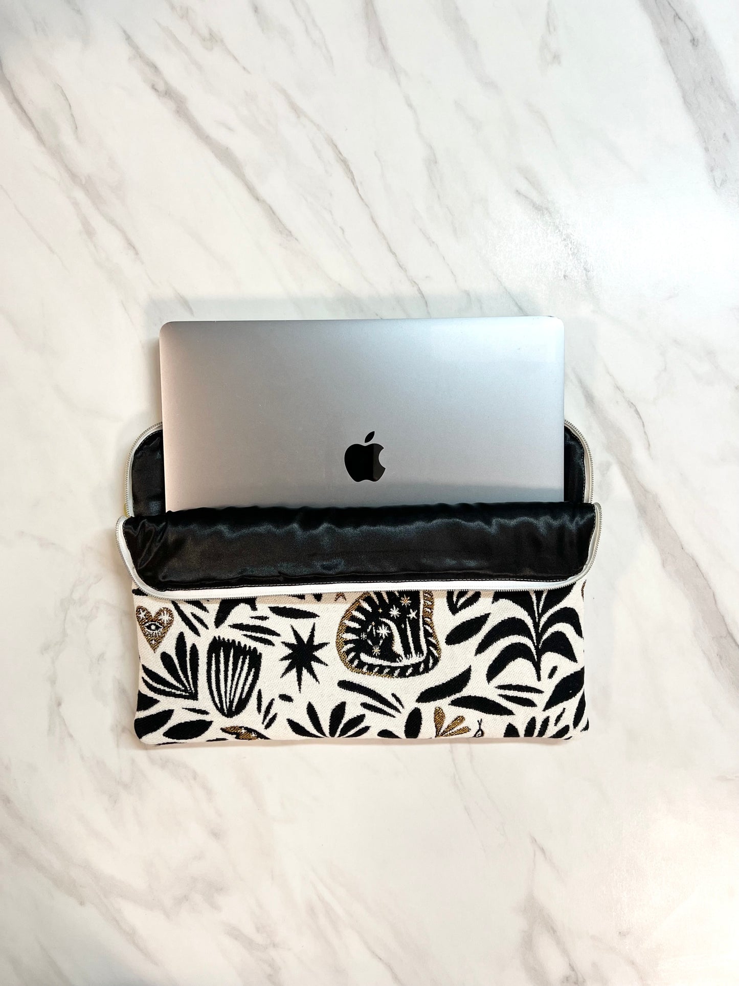 Jacquard fabric computer cover - Arty Bastet