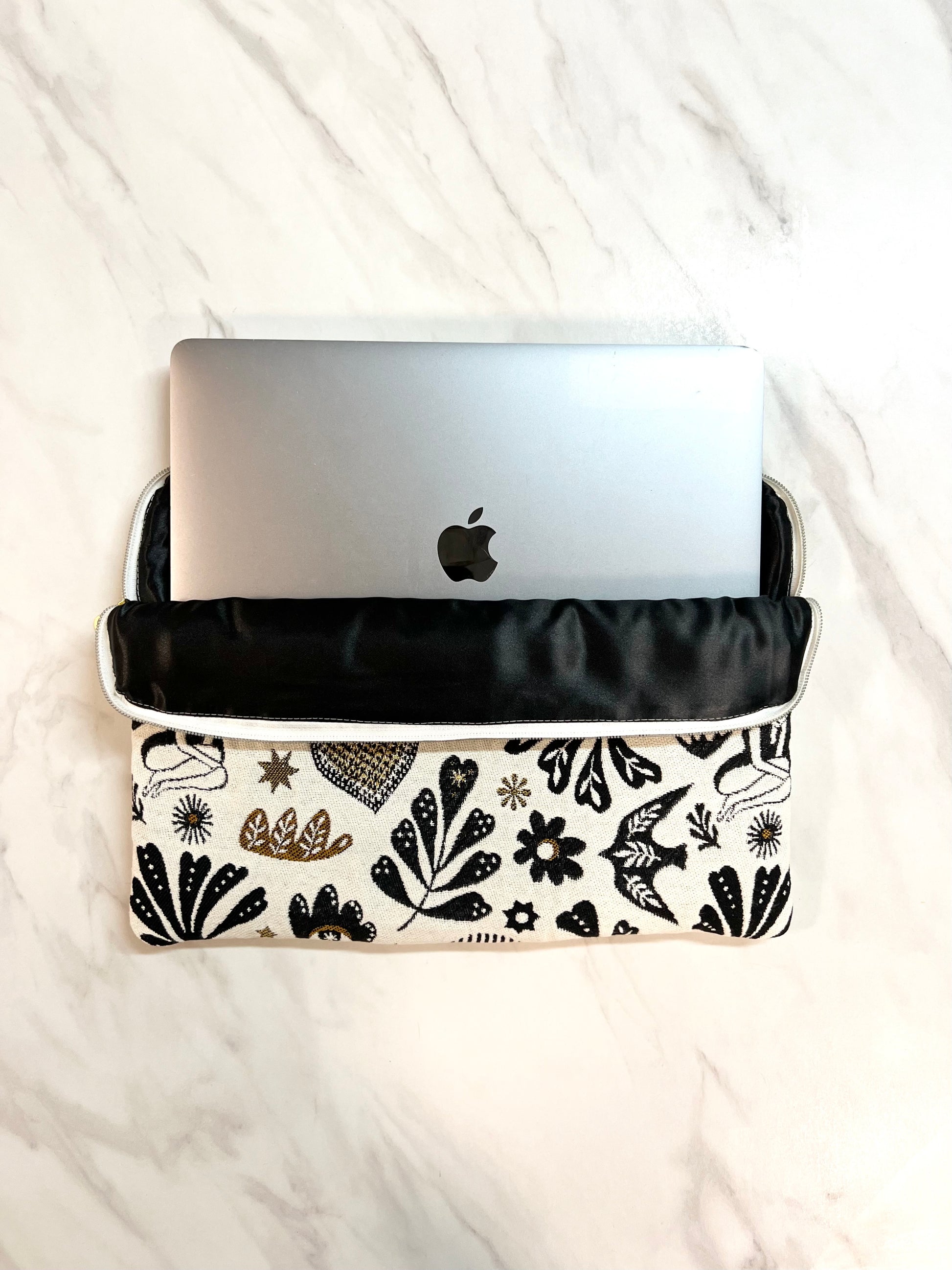 Housse d'ordinateur tissu jacquard Arty – Amma Atelier