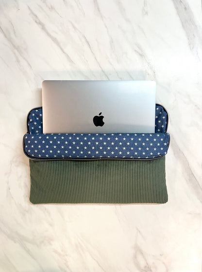 Laptophülle aus Cord – Khakigrün