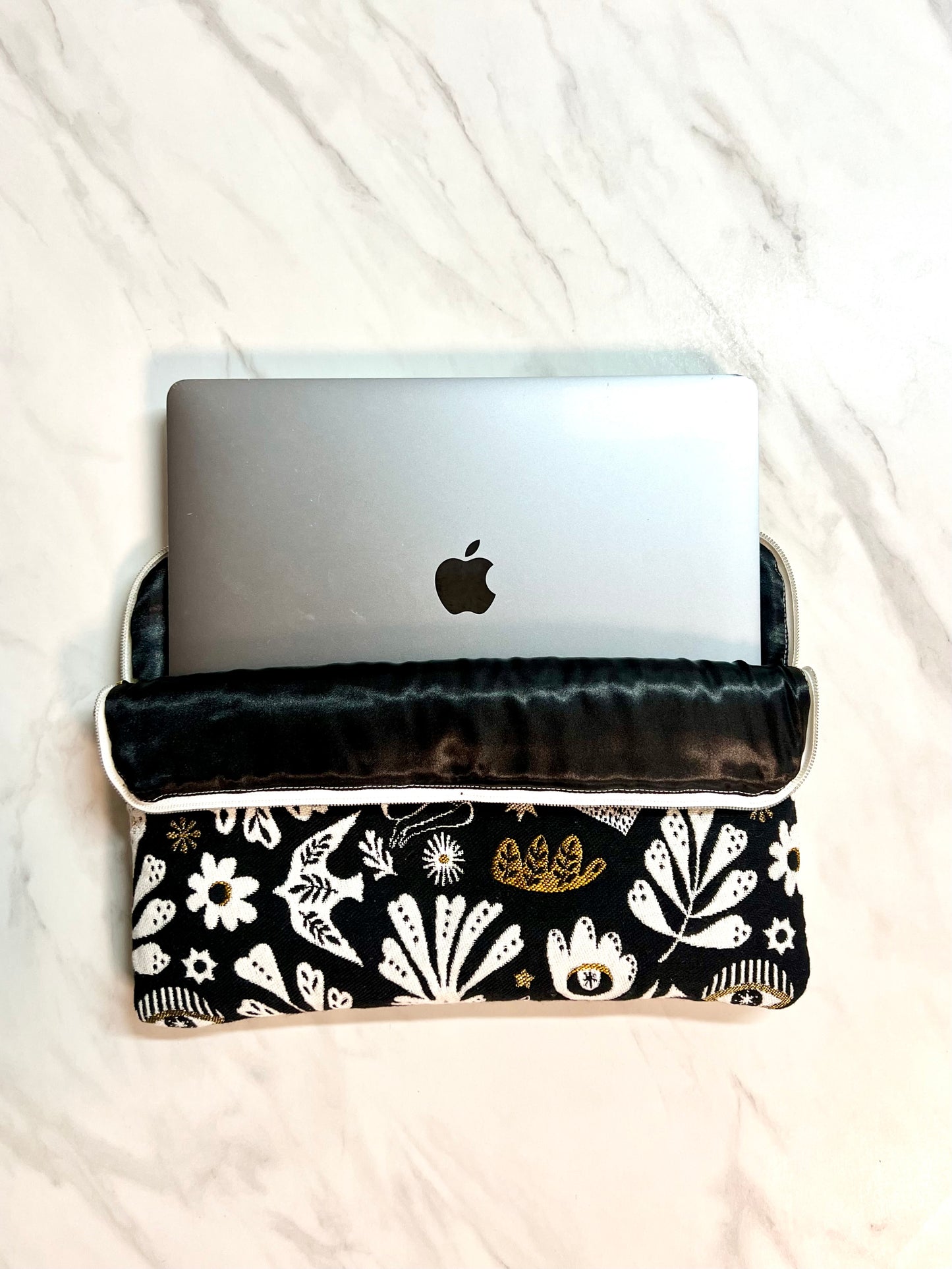 Computerhülle aus Jacquard-Stoff – Arty Dark